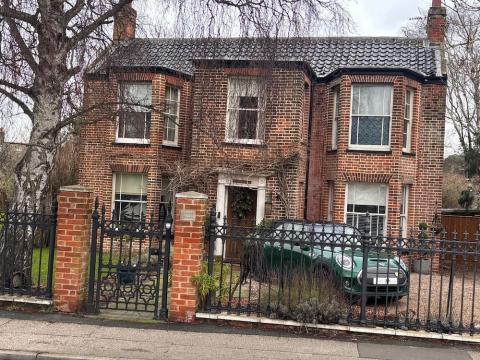 Manor House : Credit Tony Harbord